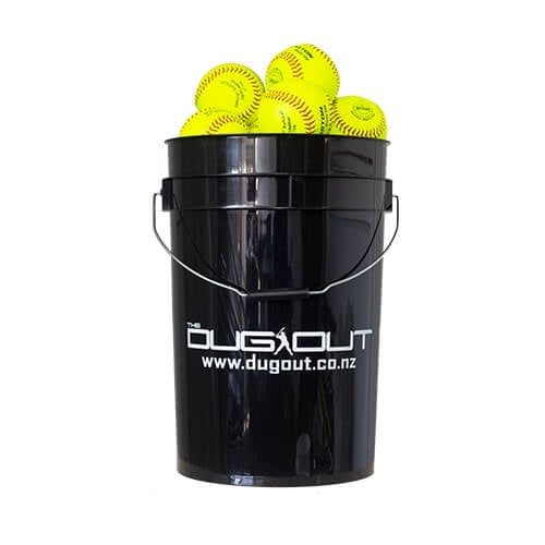 Dugout Bucket + 24 819 Match Balls